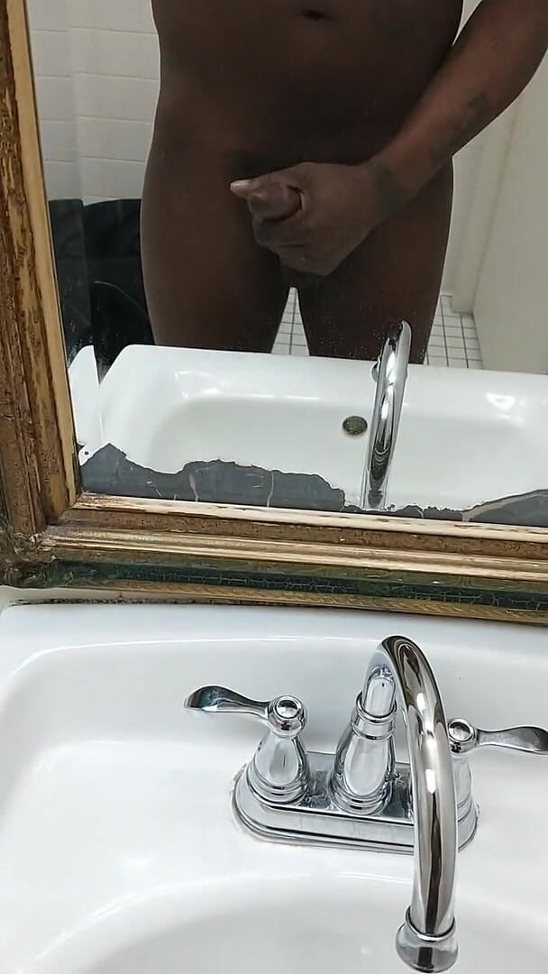 Moewhitted1: Handjob in bathroom