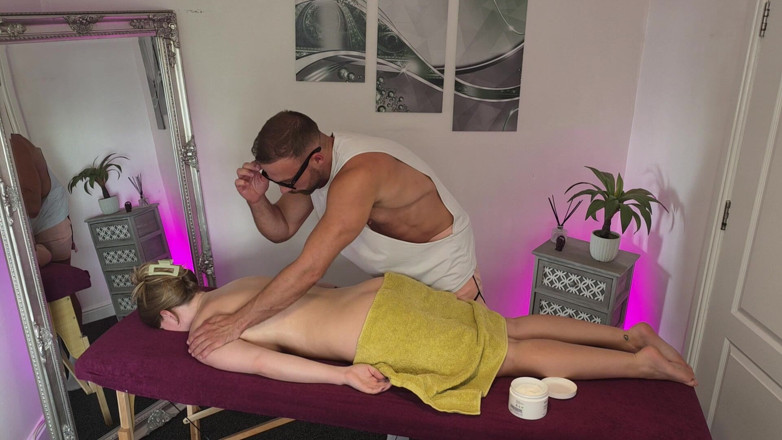 MassageRoomX: Giving Hot Blonde a Relaxing Massage
