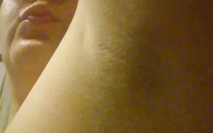 Nicoletta Embassi: Armpits fetish close up