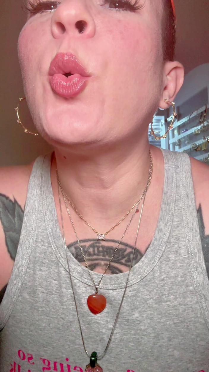 Quinn Marie: POV : ma copine se maquille pour un rendez-vous nocturne