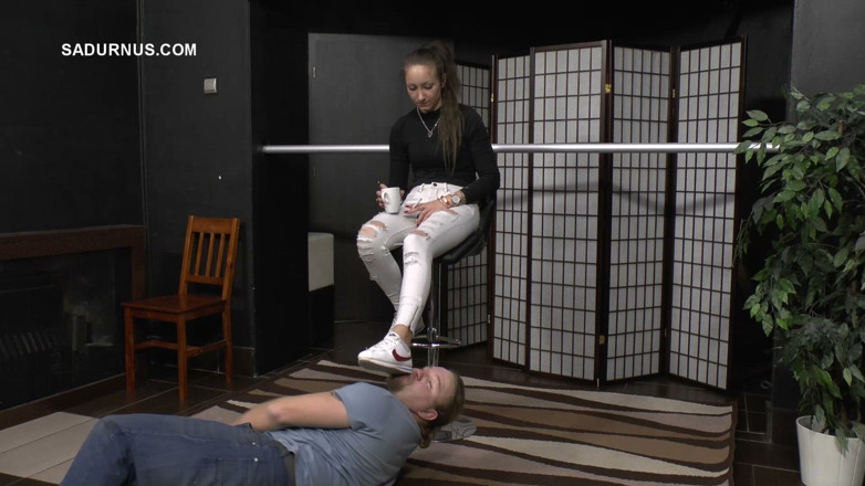 Sadurnus: Mistress Evangelie Gets Her Shoes Cleaned and Smokes