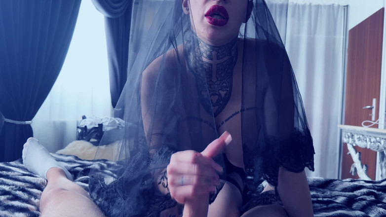 Miss Alessa Milano: Morticia Membuat Malam Halloween Panas