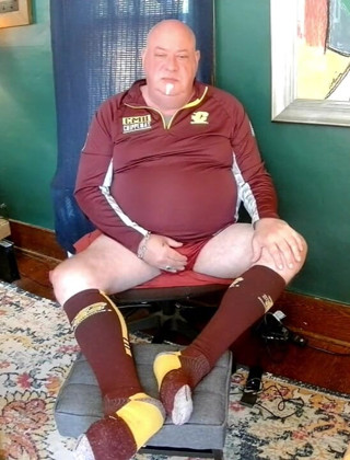 beardaddychub: Coach Teaches Player How to Relieve Stress!