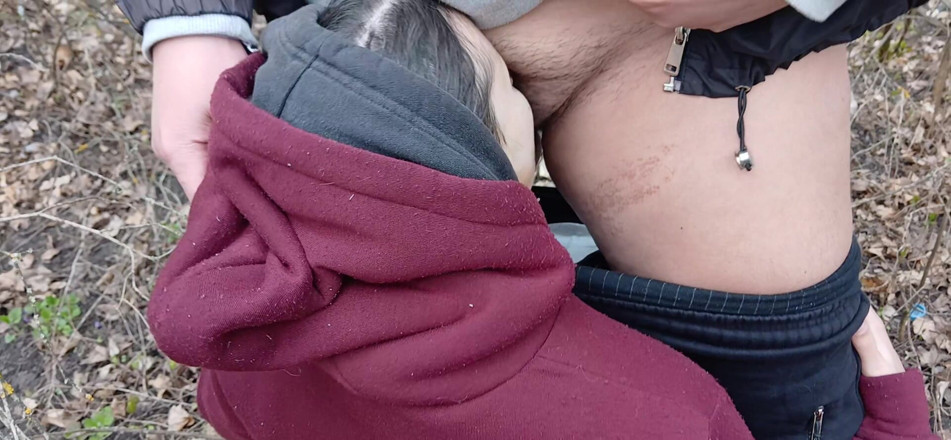 Lesbian-illusion: Aku kencing dan ngentot mulut pacarku di hutan supaya istriku...