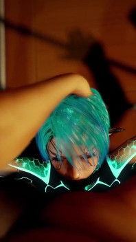 Face fucking, une fille robot sexy se fait baiser