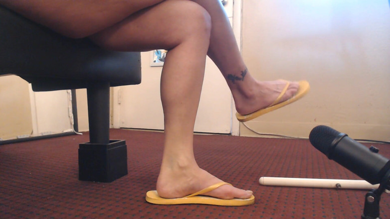 Abby Anna: Gul flip flops ASMR