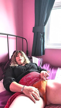 Naked Nikki Shoots Her Cum!