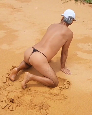 Ladysilvas: Ladysilva külotlu plajda travesti ne ateşli bir göt