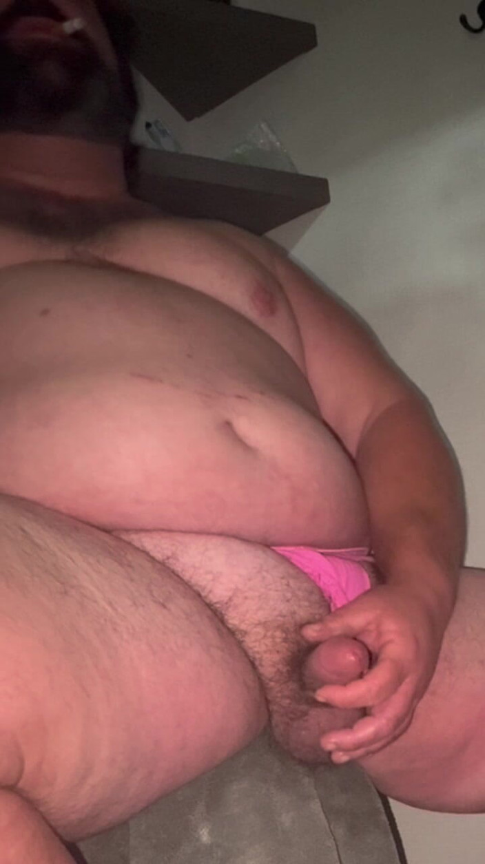 Brewster Bear: Ayah tiri gemuk Merokok Dan Mengusap Dalam Jockstrap