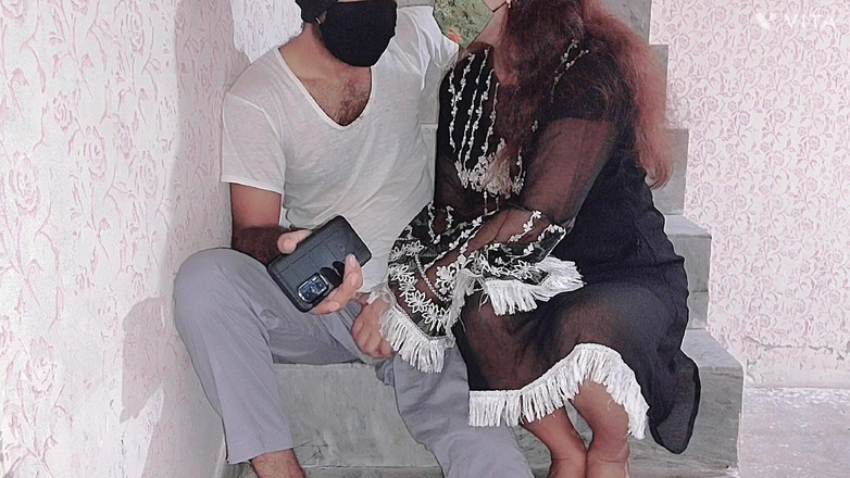 Pakistani CoupleX: 집에 들어온 어느 날 따먹히는 이 소녀