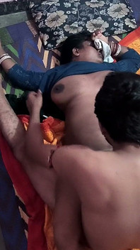 parphekt jarman larkiyan apni tang gand men land le rahi hain