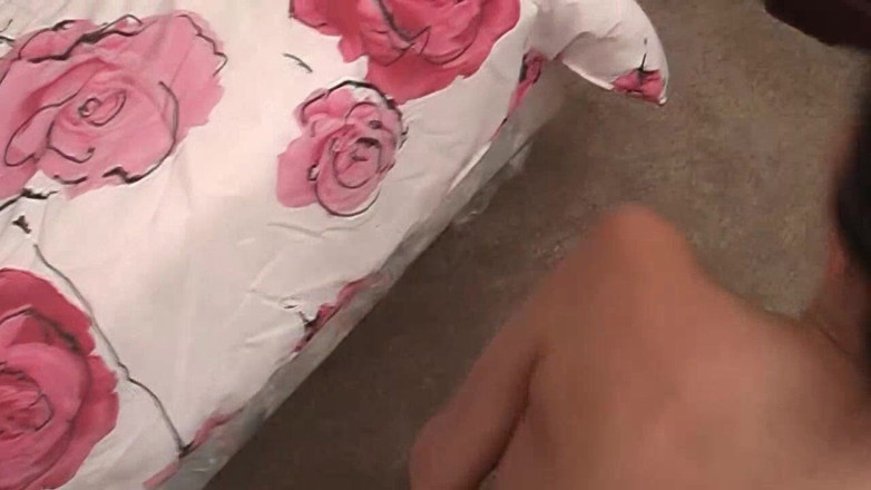 Oldschool X: 欲求不満なMILFが激しいアイコンタクトで乱暴なフェラチオを