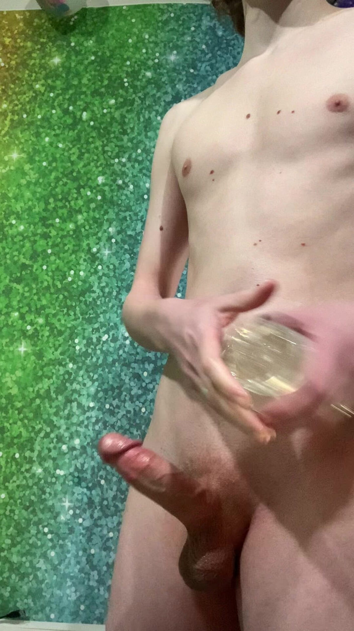 Brashen: Rödhårig Twink kommer hårt efter kantning