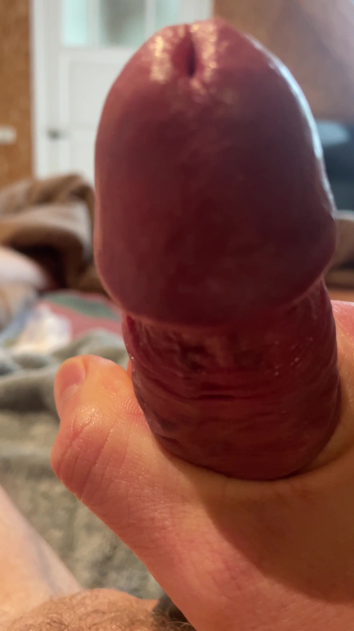 Nlporn: Długi kutas z pierścieniem na penisa spuszcza się z dużą...