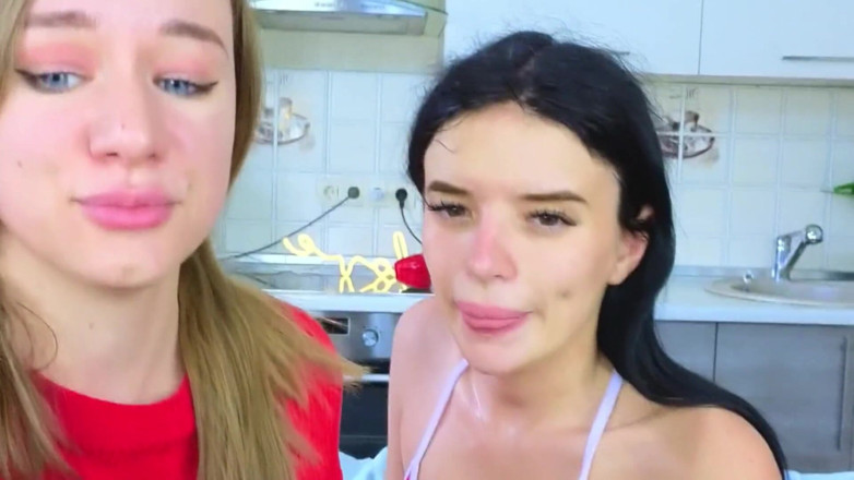 MargoAlisa: Lesbians Piss and Squirt in Vintage Leggings
