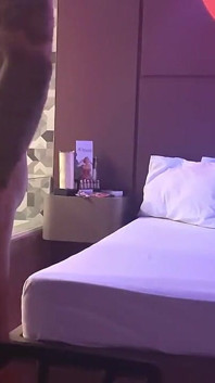 Karenkiss Seul Au Motel Avec Une Bombasse Qui L’a Mis À Sucer
