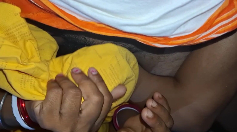 Sumaj: Bhabhi desi panas baru India dikongkek