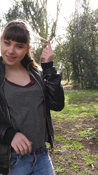 Hezká osmnáctiletá Luna dělá nové obsazení análního porna