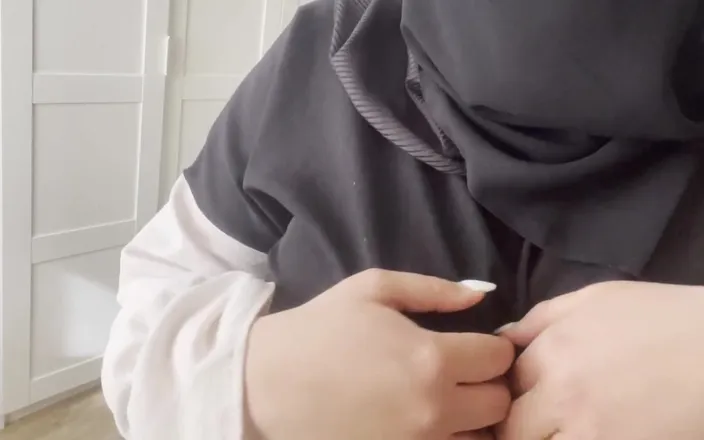Lux Eva: Friend's Arab Wife Showed Tits