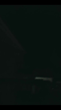 Brosser l’air pendant la nuit sur ma nudité est tellement exaltant