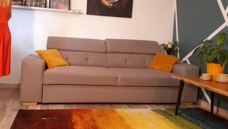 Selena701: 美しいブロンドの素人妻が散歩後にセックスを楽しむ