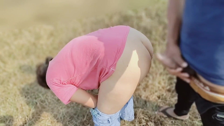 Fuckkkker: Ukazování čůráka pro Bhabhi v džungli, Bhabhi zapůsobil můj velký čůrák, když...