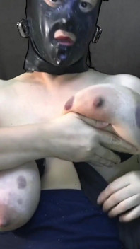 Gimp vắt sữa bộ ngực của cô ấy cam 2