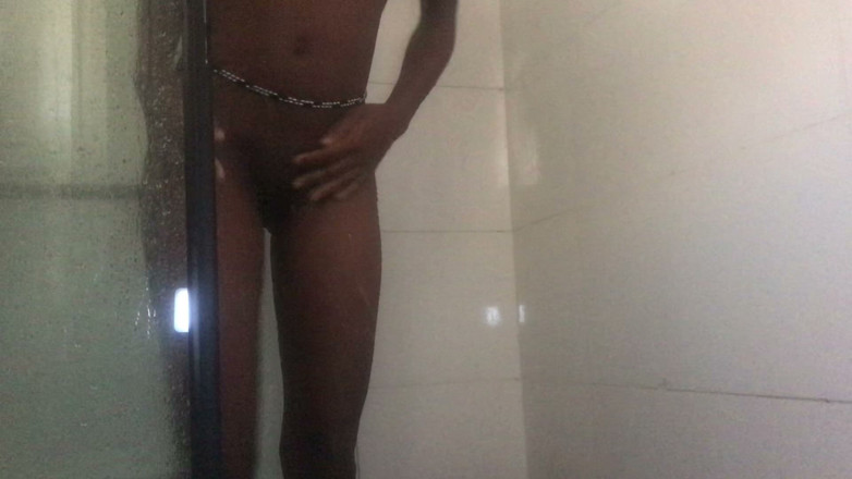 Browngurl234: Schau zu, wie ebenholz-teen-göttin duscht, nachdem sie von BBC seifige...