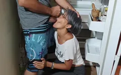 我喜欢当我的丈夫不在的时候，我和我的继子表现得像一个大婊子。