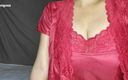 Riya Bonguus: Schöne hausfrau mit heißem nachthemd