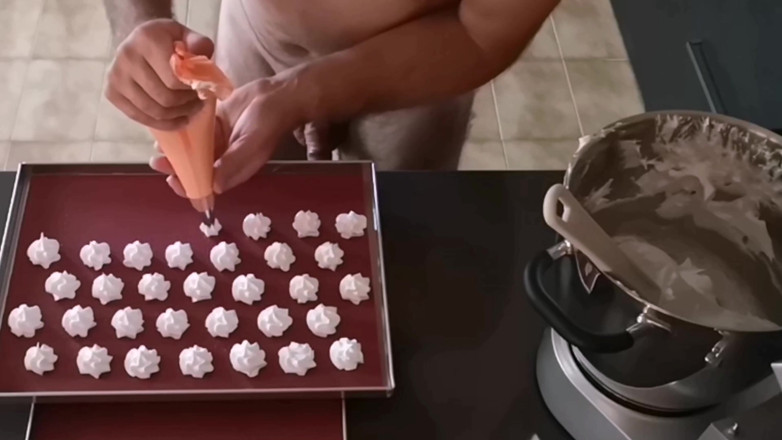 Cicci77: Cicci77 prepares the meringues, but first makes Pedro cum again...