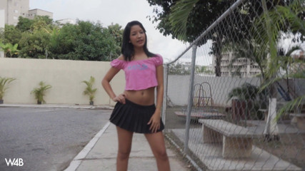 Watch4beauty: Una ragazza sexy con un culo fantastico