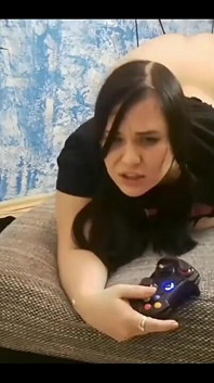 Footjob dan pancutan mani pada kakinya