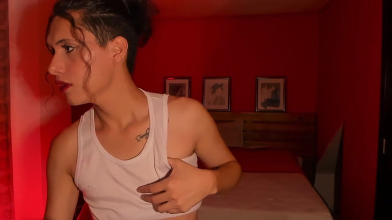 Artesensual: Tatlı femboy kız, sadece onu memnun etmek için koşmanı sağlayan...