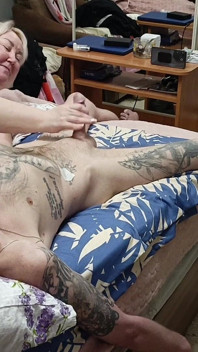 継母が私の精液に深いフェラチオをする