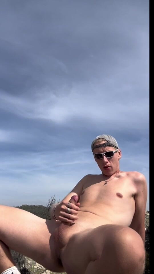 Axton Drake: Freeballing and Fun on the Hike