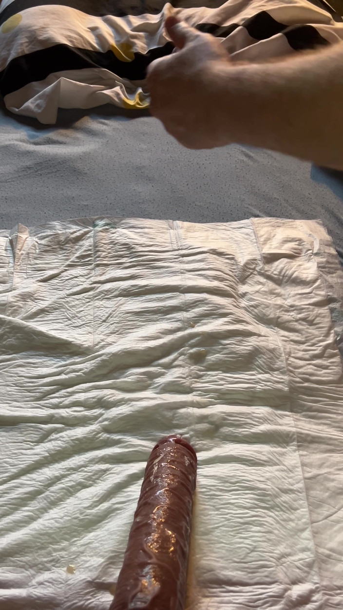 Almaviva: Seks dubur yang sedap dengan dildo cokmar atuk