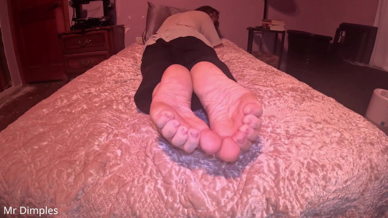 Mr Dimples: 我想要你沉迷于我的脚底！