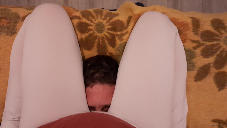 goddess82: Facesitting in Leggings! Extreme nahaufnahmen! (4k-Auflösung) High-Definition!