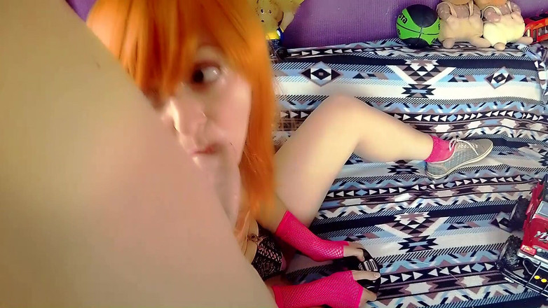 Lola Spais: Thuis zuigen sperma op gezicht