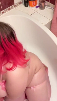 Süßer schlampiger blowjob von ungarischer bBW auf ihrem realistischen dildo