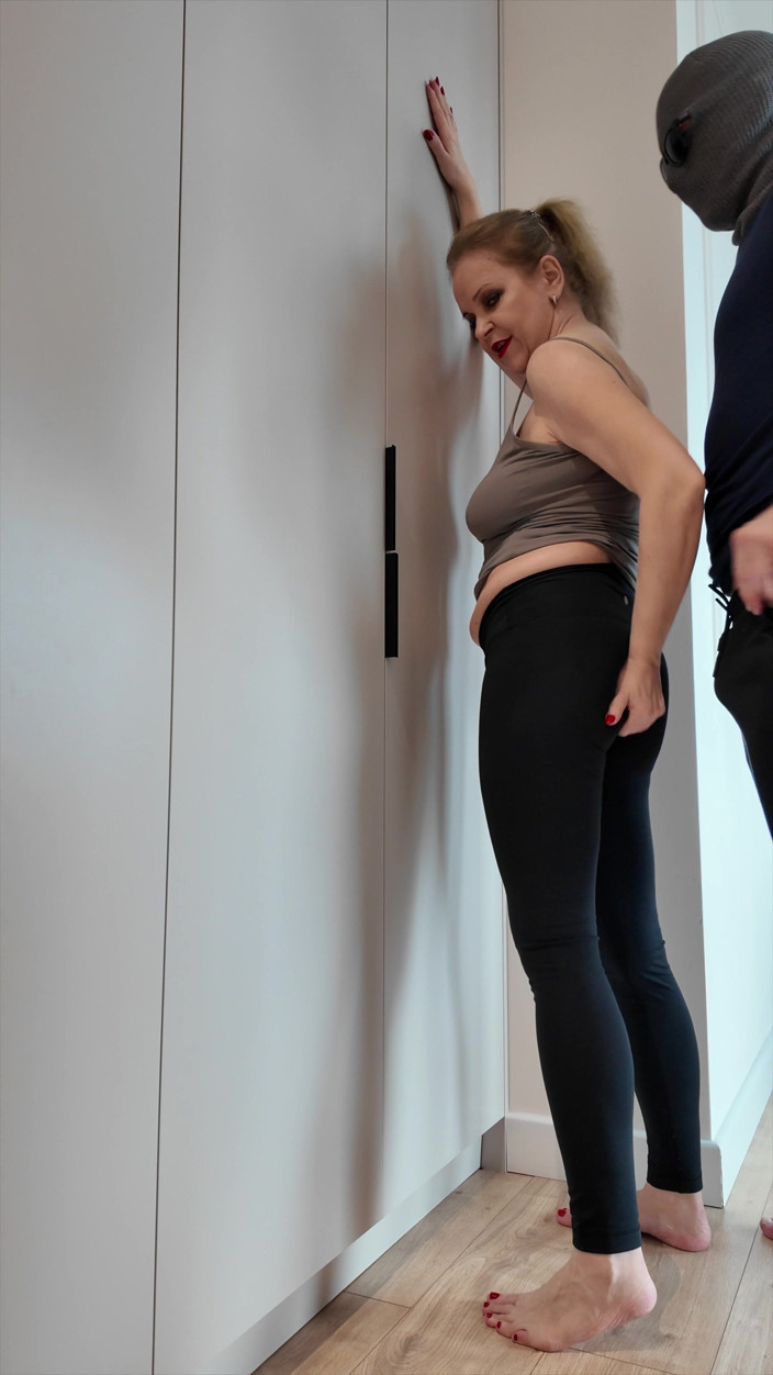 Misses_Jenny: Si blonde jalang dikongkek oleh si suami muda