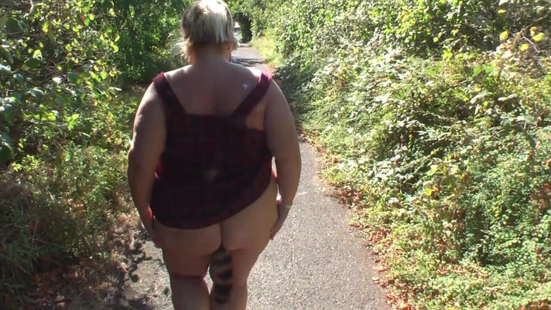 Lexie Cummings: Bridge strip und buttplug