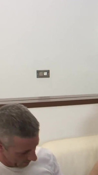 टैटू वाली बड़ी गांड ava Austen की सोफे पर जोरदार चुदाई