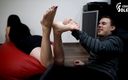 Czech Soles - foot fetish content: Bayan sekreterin ofis ayaklarına tapıyor