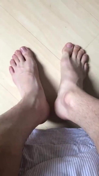 Riu Melo: Twink erotische en exotische massage met voeten