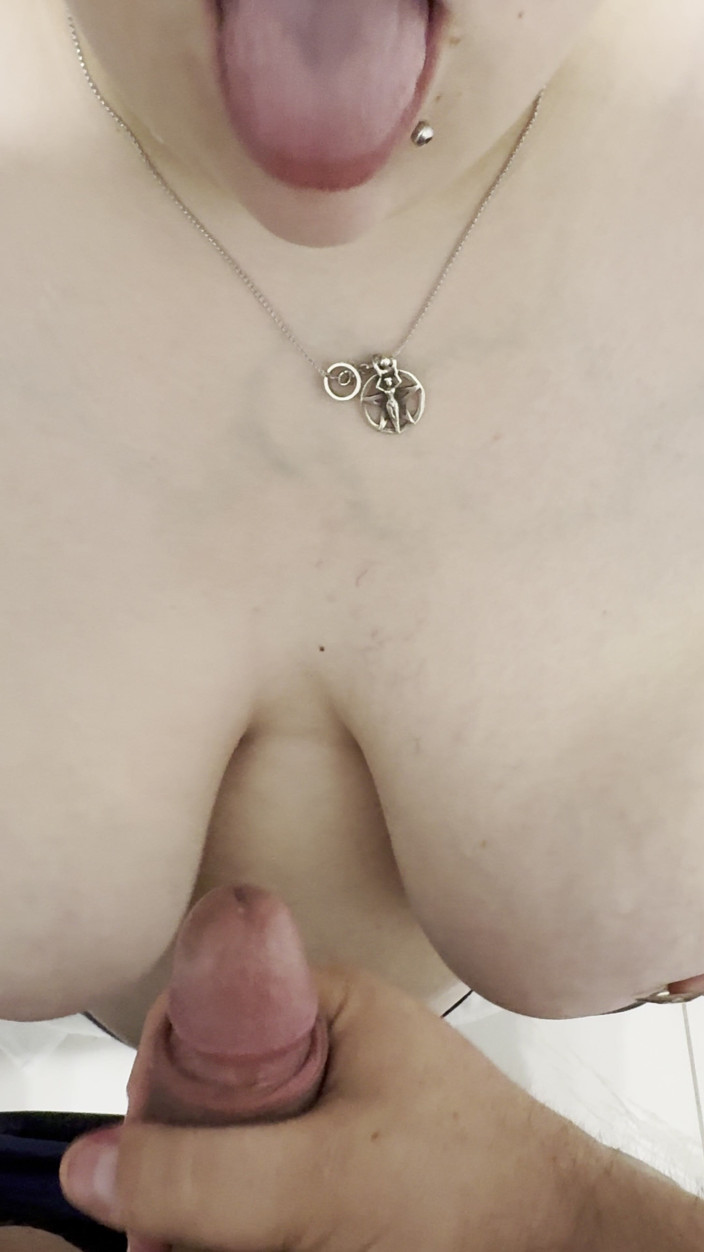SexyBreedingBbw: BBW-schlampe lutscht schwanz von hotelmanager für ein zimmer