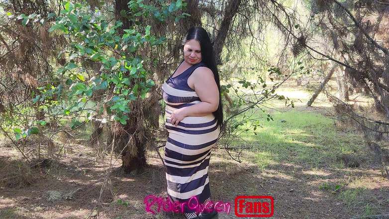 Riderqueen BBW Step Mom Latina Ebony: Riderqueen 独自一人，户外，粉丝视频