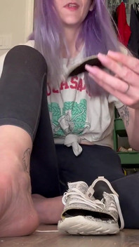 Distruggere le scarpe di taglia 9-10 per adattarsi taglia 16 piedi