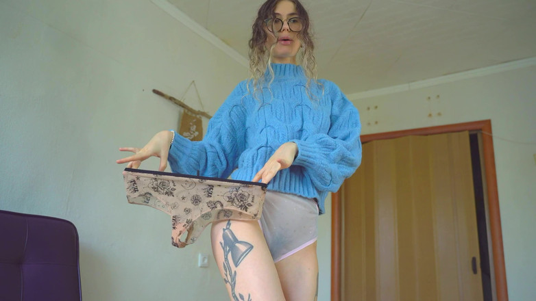 Rarible Diamond: Maglione blu e mutandine